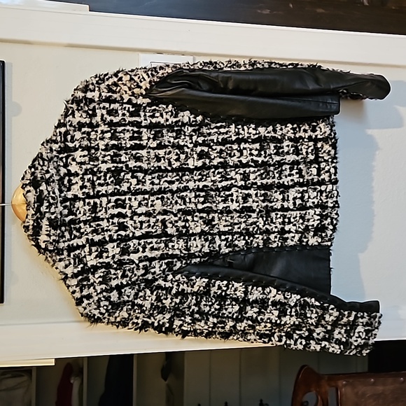 Leather jacket - Picture 3 of 3